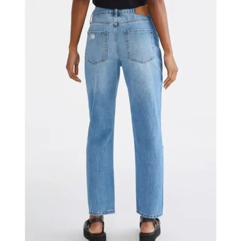 *Aeropostale High Rise Ripped Mom Jean - Size 2 - Picture 2 of 3